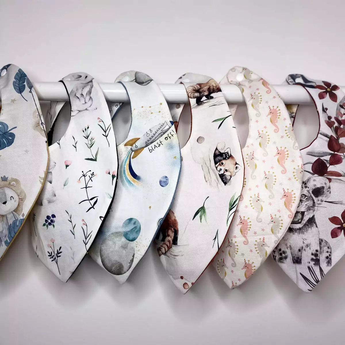 Bandana - L'accessoire idéal pour compléter la tenue de bébé ou essuyer les bavouilles